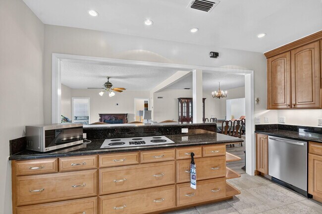 Building Photo - 111 Vassar Dr