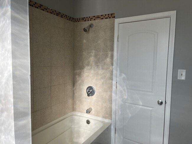 Building Photo - 1451 N Massasoit Ave