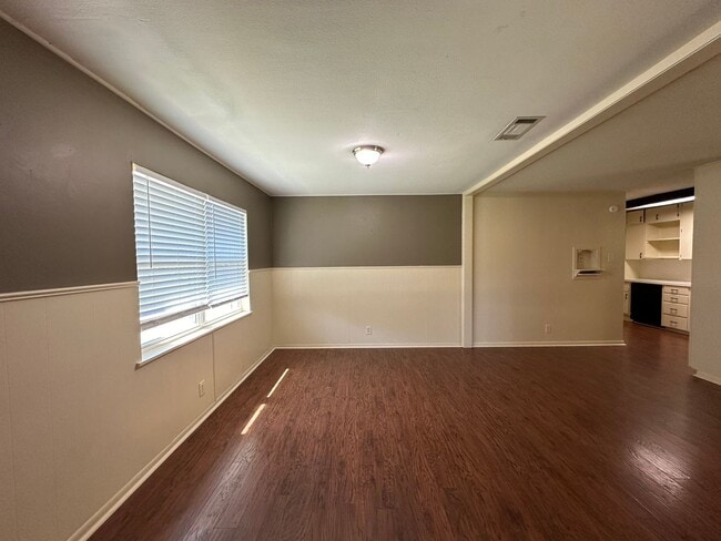 Building Photo - Charming 3 Bedroom in South Tyler!