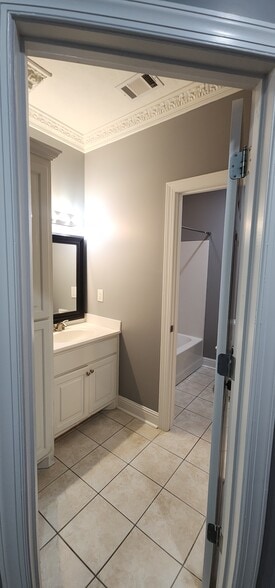 Building Photo - 405 Scarlet Cove