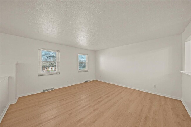 Building Photo - 2237 Wideview Dr