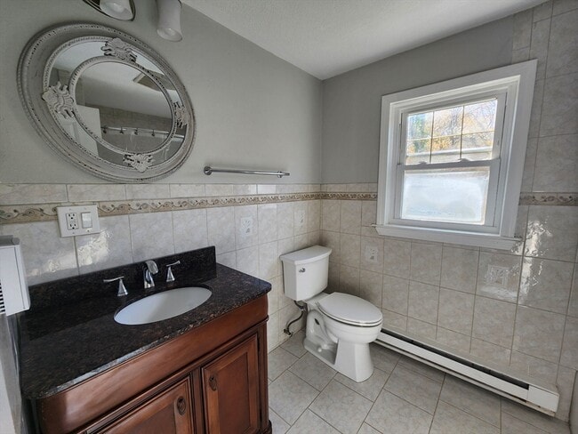 Building Photo - 11 Regina Rd