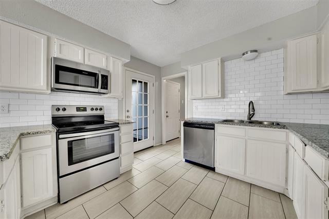 Building Photo - 3113 Peachtree Ln