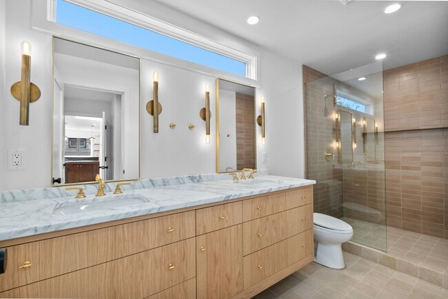 Building Photo - 3bd/2.5ba Seattle House
