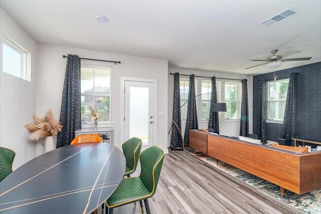 Building Photo - 7501 Travertine Spring Dr