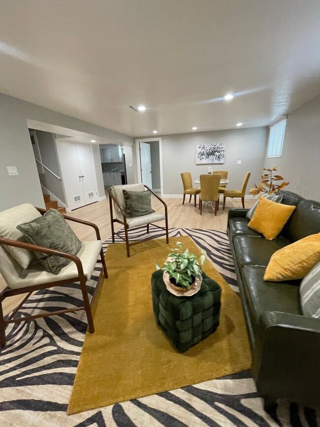 Building Photo - Spacious 5 Bedroom House in Salt Lake