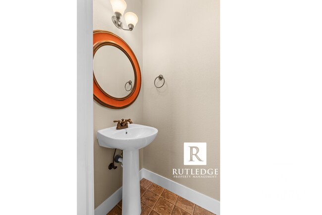 Building Photo - Gorgeous Townhome in Historic Jacksonville / 2 Master Suites