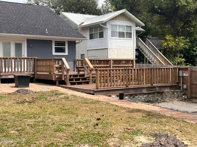 Building Photo - 319 N Cove Blvd