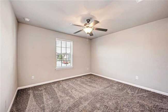 Building Photo - 107 Buckthorn Dr