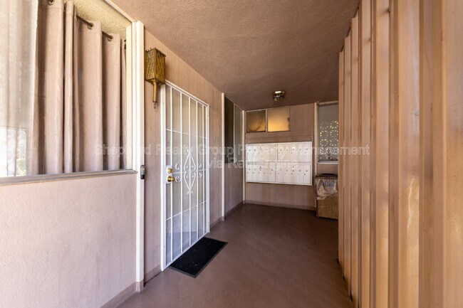 Building Photo - 6979 Palm Ct