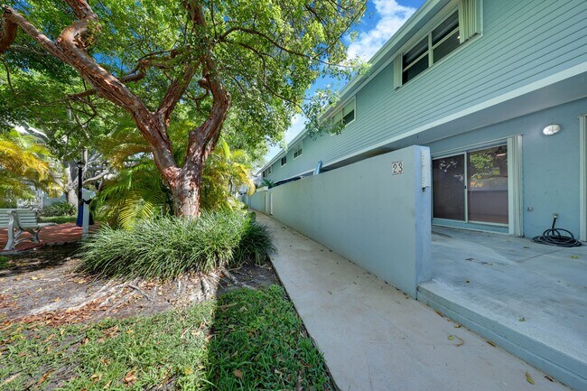 Building Photo - 798 Crandon Blvd