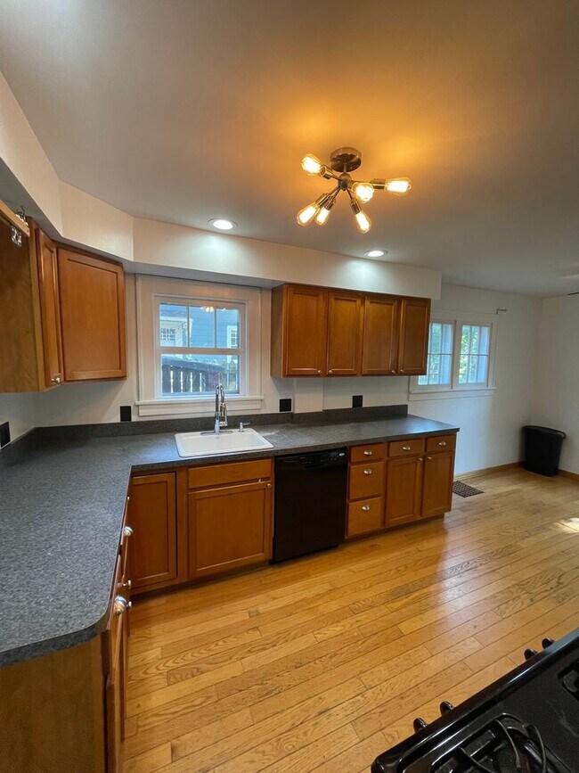 Building Photo - 1404 E Park Pl