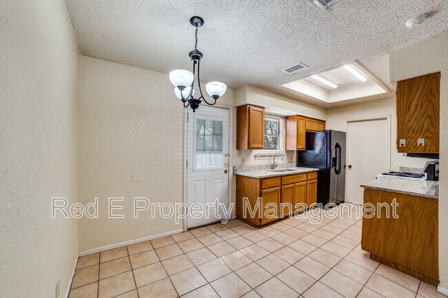 Building Photo - 5602 Ivanhoe St