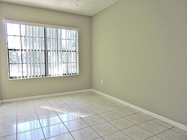 Building Photo - 5040 Society Pl E