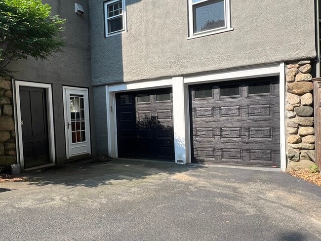 Building Photo - 211 Forest St