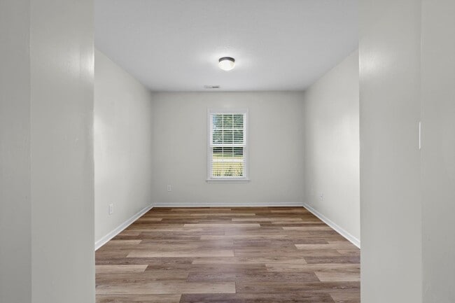 Building Photo - Ranch home with Fenced yard