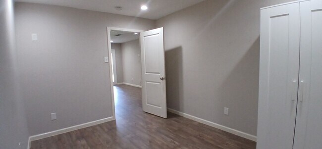 Building Photo - Beautiful 7 beds 3 baths in Ryanwood!