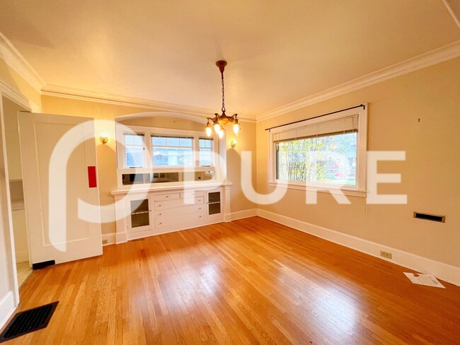 Building Photo - Adorable and Spacious 1920's Bungalow in N...