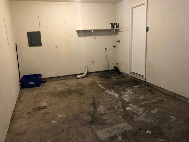 Building Photo - 2 bedroom 1 bath duplex in Cottage Grove!