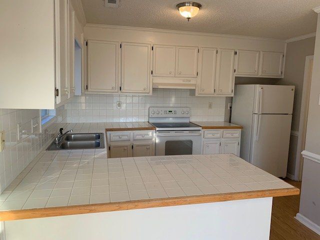 Building Photo - 1025 Spring Forest Rd