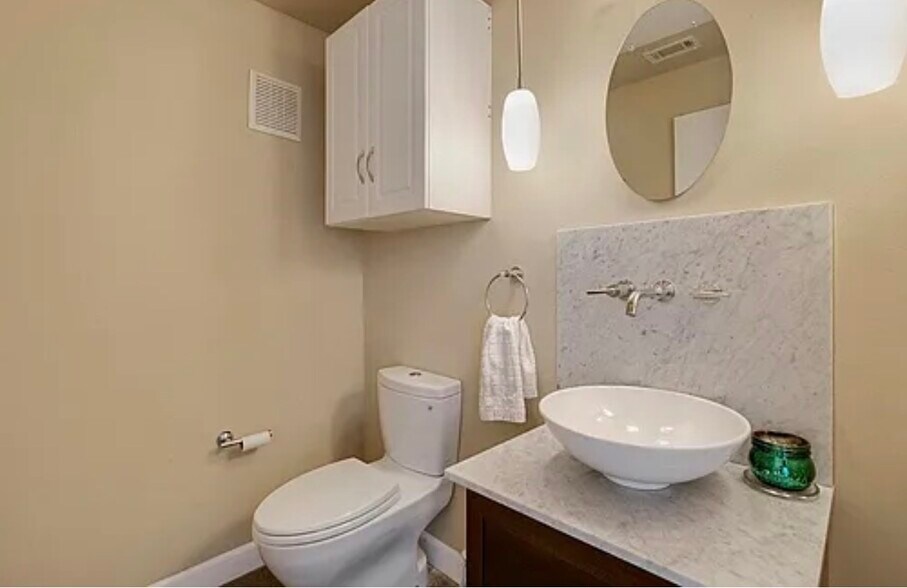 Building Photo - 3110 Thomas Ave