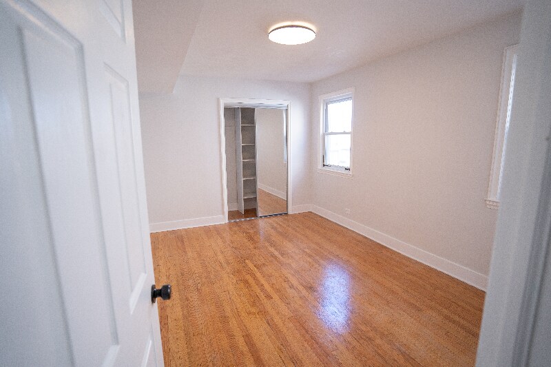 Building Photo - 5735 W Addison St