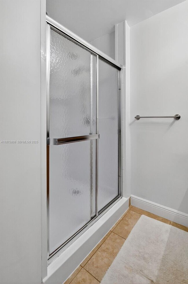 Building Photo - 20424 NE 10th Ct Rd