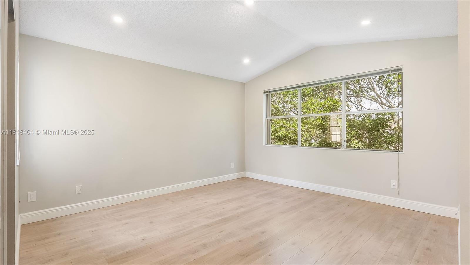 Building Photo - 909 Garnet Cir
