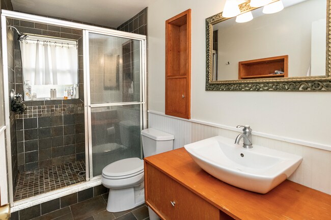 Building Photo - 314 S Arbutus Dr