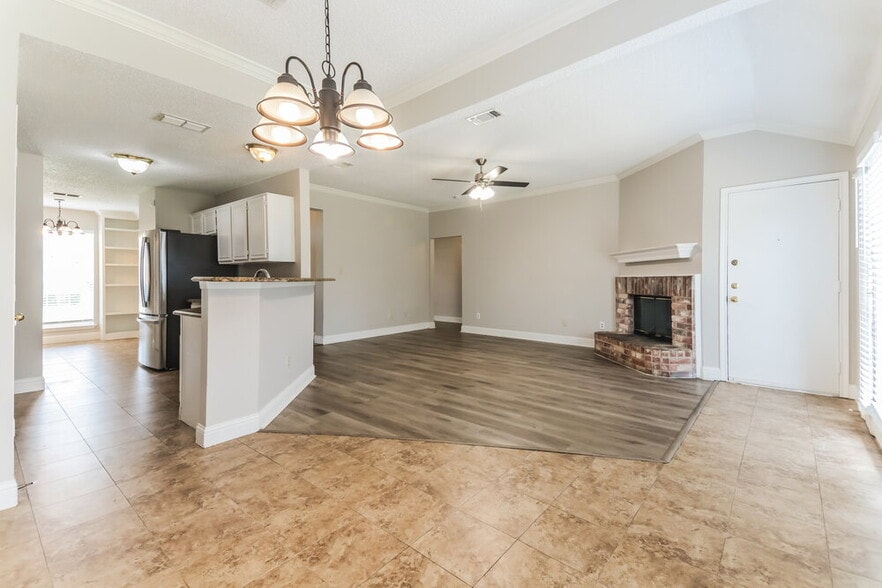Building Photo - 2524 Park Valley Dr