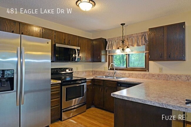 Building Photo - 481 W Eagle Lake Dr
