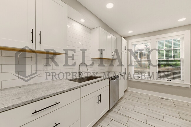 Building Photo - 101 N Belmont Pl
