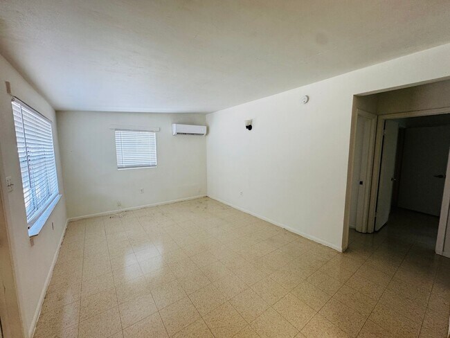 Building Photo - 142/144 Antilla