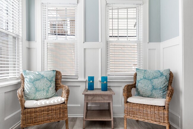 Building Photo - 100 S Amherst Ave