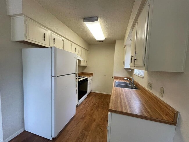 Building Photo - 2507 Sweet Clover Dr