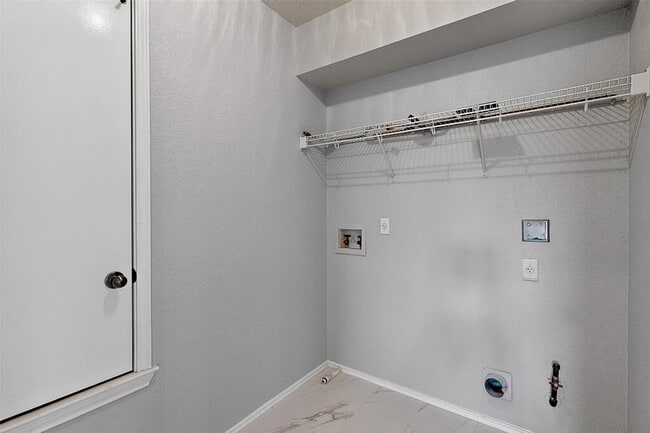 Building Photo - 319 Bandstand Ln