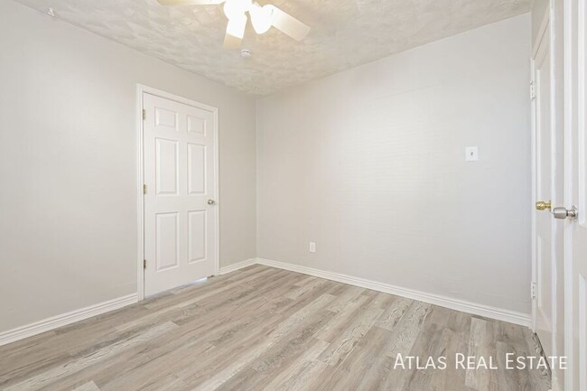 Building Photo - 657 Irving St