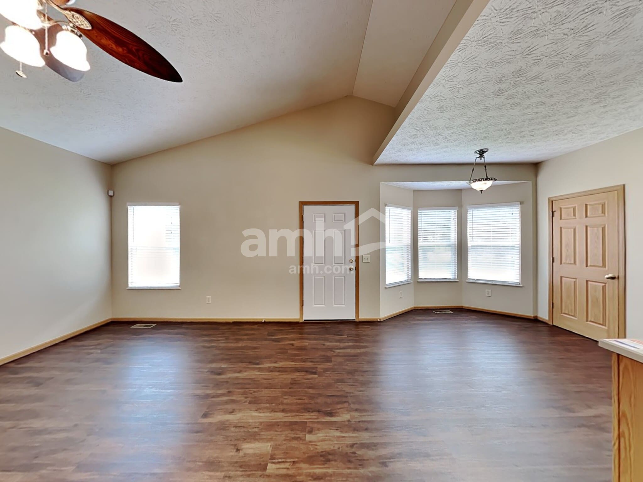 Building Photo - 1468 E Quail Run Dr
