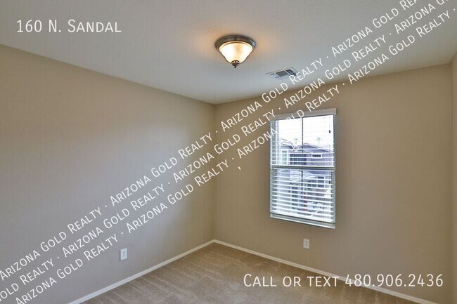 Building Photo - 160 N. Sandal-