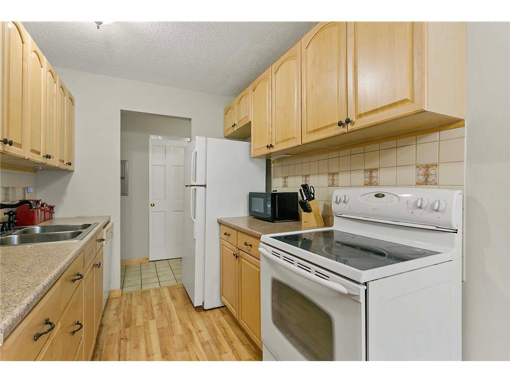 Building Photo - 4560 Cedar Lake Rd S