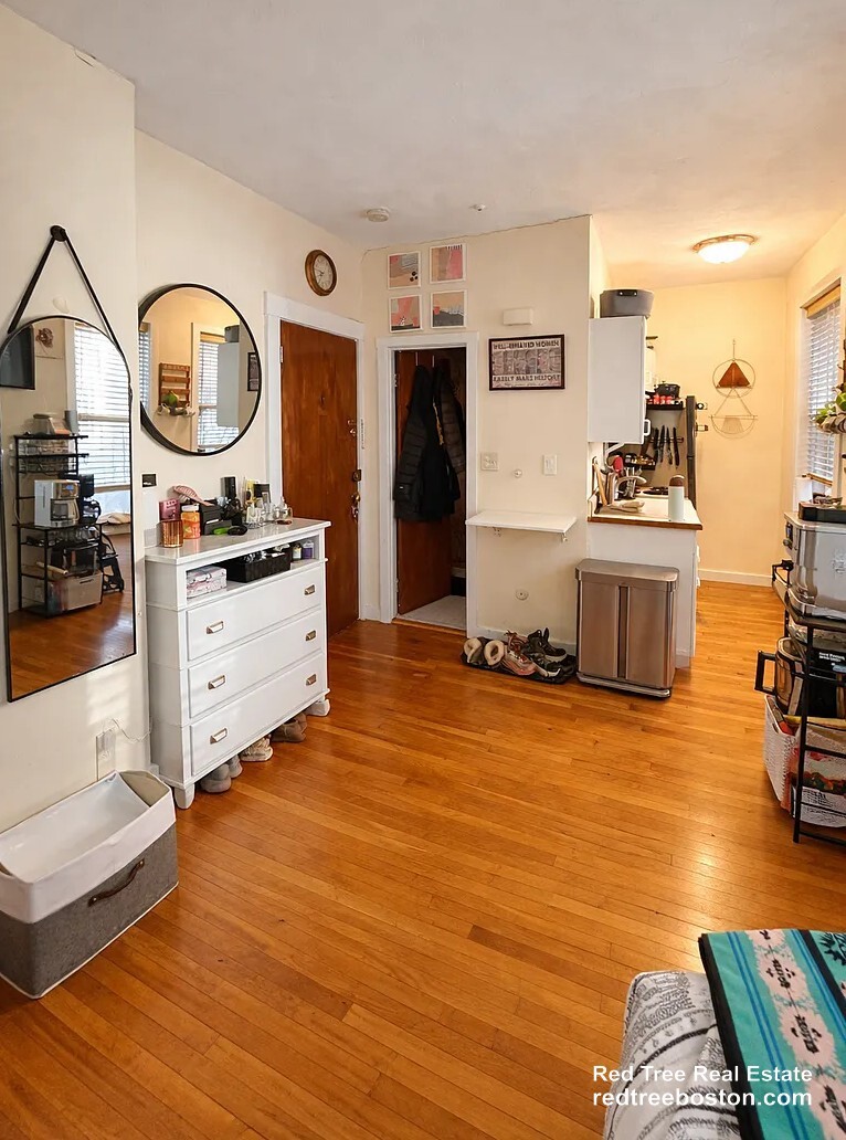 Building Photo - 108 Myrtle St