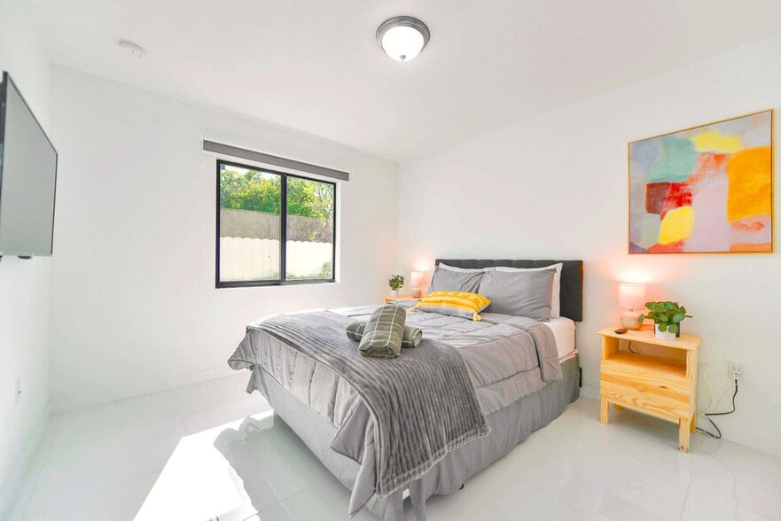 Building Photo - 2110 NW 66th St