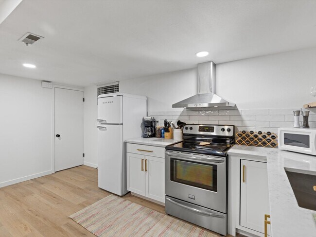 Building Photo - 4899 Sonata Dr