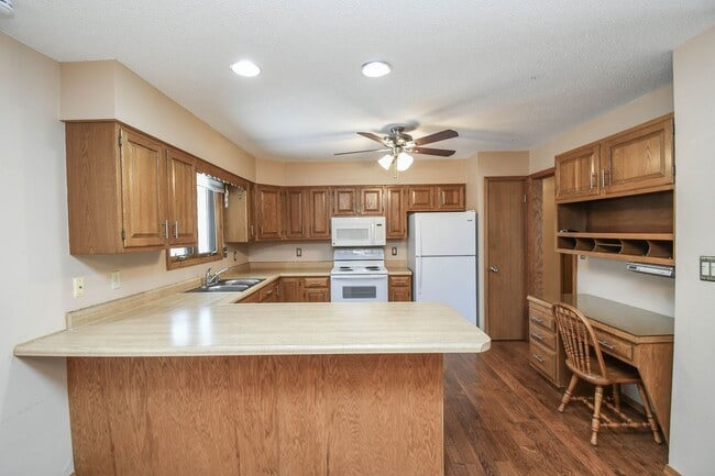 Building Photo - Spacious 5-Bedroom Split-Level in Southwest Sioux Falls with 4-Season Room & Fenced Yard!