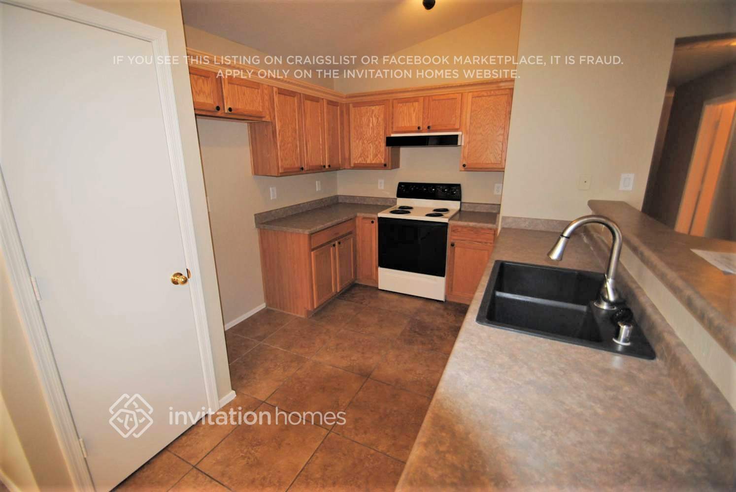 Building Photo - 12470 W Hearn Rd