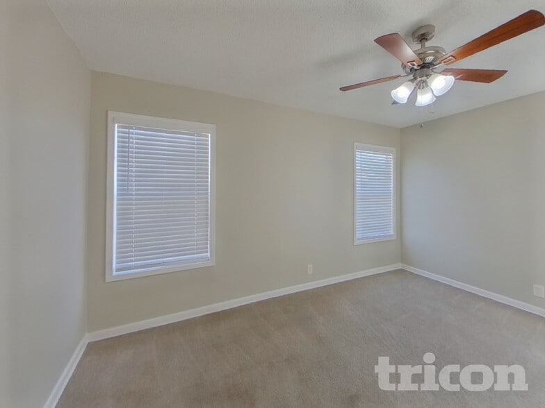 Building Photo - 737 SE 3rd St