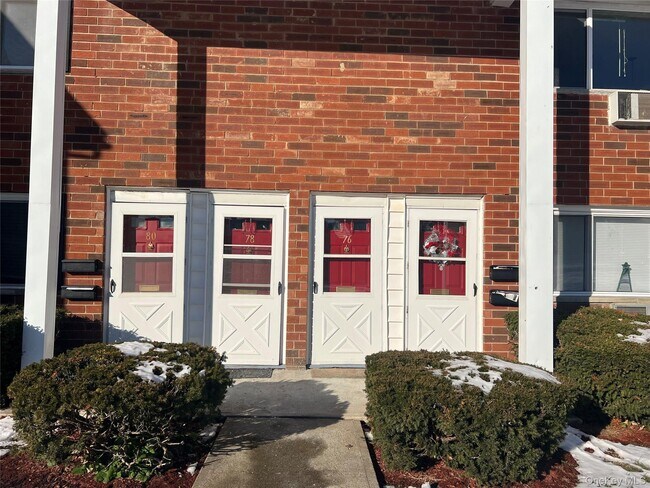 Building Photo - 76 Manor Dr