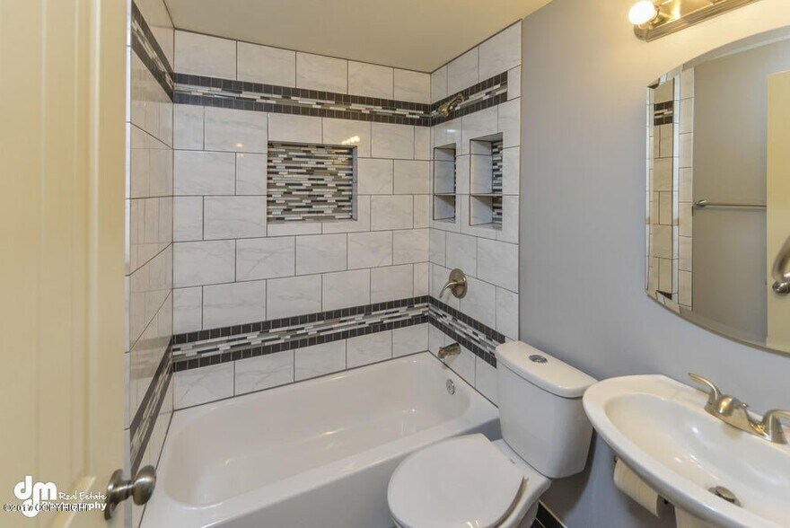 Building Photo - 21615 Settlers Dr
