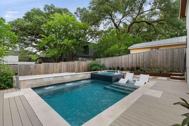 Building Photo - Modern Oasis in Bouldin Creek