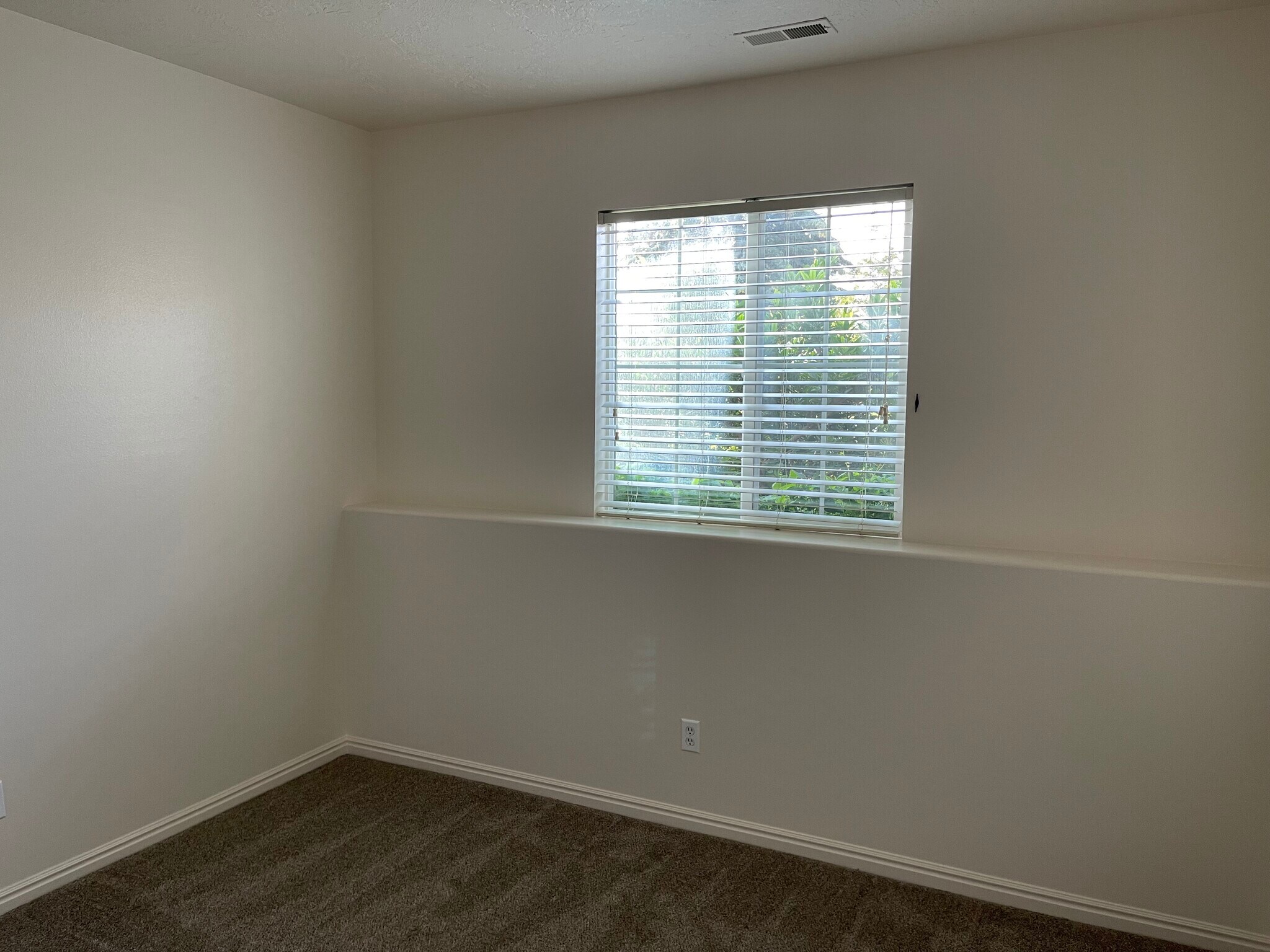 Building Photo - 85 W 1400 S